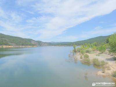 GastroRuta – Entre Vagonetas y Sabores: Descubriendo el Embalse del Vado; camino madroño rutas viaja